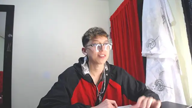 Snapshot of _Thomas_hot_ chatting on 01/10/25, 11:08  Thomas hot  online show from 01/10/25, 11:08