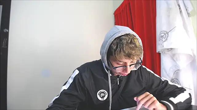 Snapshot of _Thomas_hot_ chatting on 01/19/25, 09:02  Thomas hot  online show from 01/19/25, 09:02