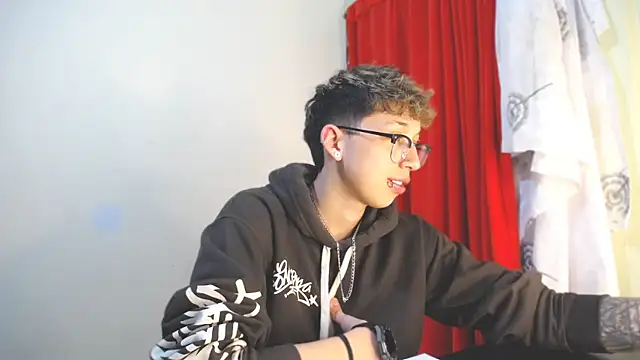 Snapshot of _Thomas_hot_ chatting on 01/22/25, 05:59  Thomas hot  online show from 01/22/25, 05:59