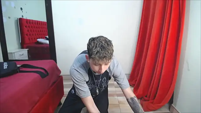 Snapshot of _Thomas_hot_ chatting on 01/26/25, 02:08  Thomas hot  online show from 01/26/25, 02:08