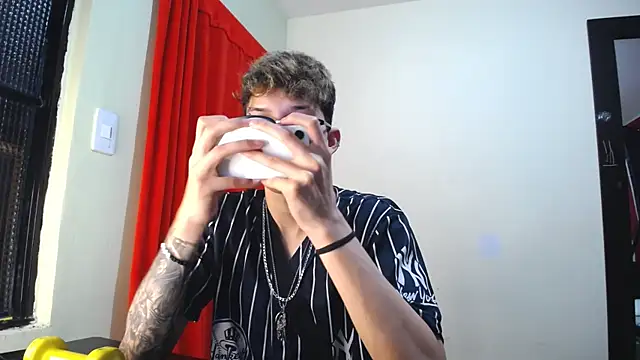 Snapshot of _Thomas_hot_ chatting on 01/31/25, 01:11  Thomas hot  online show from 01/31/25, 01:11