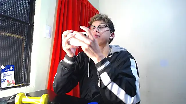 Snapshot of _Thomas_hot_ chatting on 02/02/25, 12:40  Thomas hot  online show from 02/02/25, 12:40