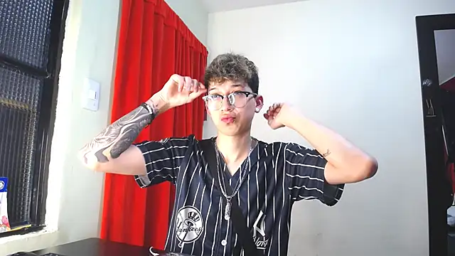 Snapshot of _Thomas_hot_ chatting on 02/04/25, 03:15  Thomas hot  online show from 02/04/25, 03:15