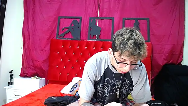 Snapshot of _Thomas_hot_ chatting on 02/15/25, 05:09  Thomas hot  online show from 02/15/25, 05:09