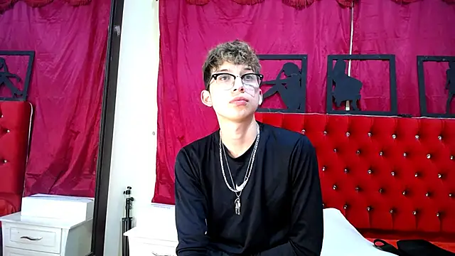 Snapshot of _Thomas_hot_ chatting on 02/16/25, 07:27  Thomas hot  online show from 02/16/25, 07:27