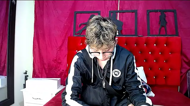 Snapshot of _Thomas_hot_ chatting on 02/19/25, 05:16  Thomas hot  online show from 02/19/25, 05:16