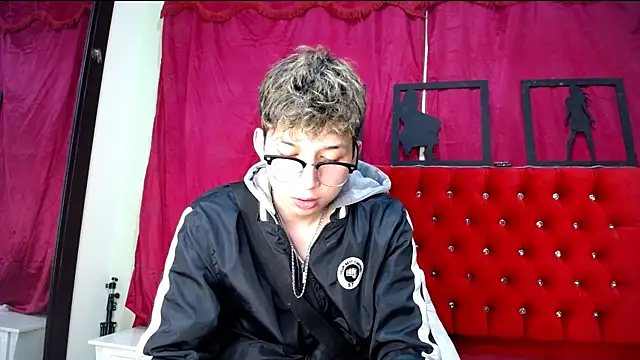 Snapshot of _Thomas_hot_ chatting on 02/21/25, 05:02  Thomas hot  online show from 02/21/25, 05:02