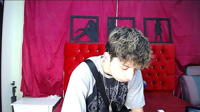 Snapshot of _Thomas_hot_ chatting on 02/23/25, 03:24  Thomas hot  online show from 02/23/25, 03:24