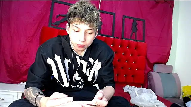 Snapshot of _Thomas_hot_ chatting on 02/26/25, 04:25  Thomas hot  online show from 02/26/25, 04:25