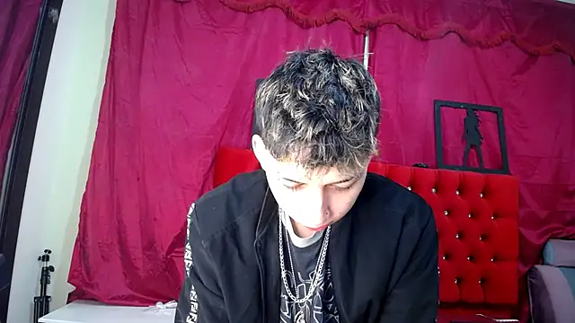 Snapshot of _Thomas_hot_ chatting on 03/08/25, 12:52  Thomas hot  online show from 03/08/25, 12:52