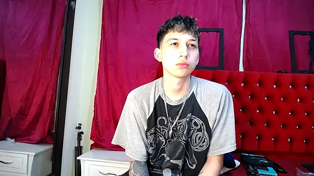 Snapshot of _Thomas_hot_ chatting on 03/09/25, 01:48  Thomas hot  online show from 03/09/25, 01:48