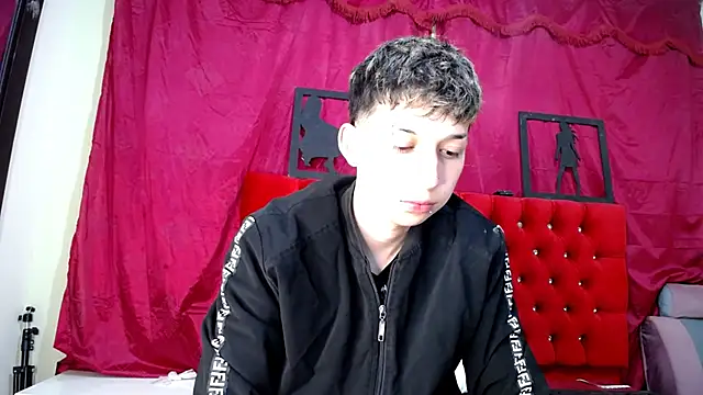 Snapshot of _Thomas_hot_ chatting on 03/12/25, 02:41  Thomas hot  online show from 03/12/25, 02:41