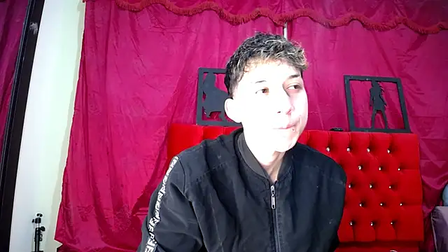 Snapshot of _Thomas_hot_ chatting on 03/13/25, 12:27  Thomas hot  online show from 03/13/25, 12:27