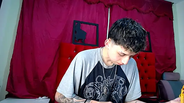 Snapshot of _Thomas_hot_ chatting on 03/14/25, 09:00  Thomas hot  online show from 03/14/25, 09:00