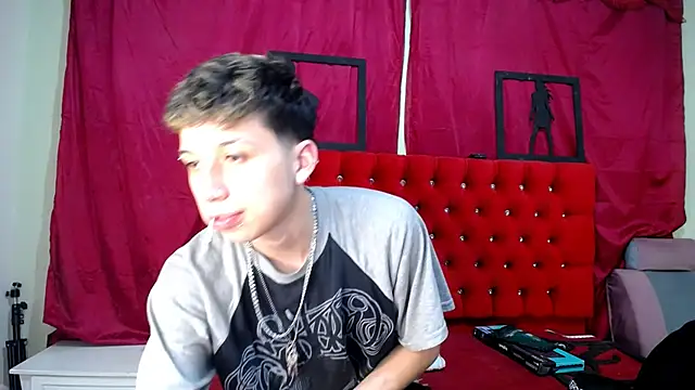 Snapshot of _Thomas_hot_ chatting on 03/17/25, 01:14  Thomas hot  online show from 03/17/25, 01:14