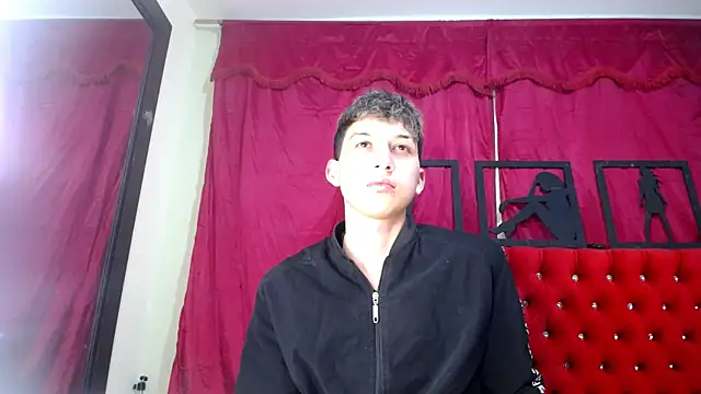 Snapshot of _Thomas_hot_ chatting on 03/18/25, 01:00  Thomas hot  online show from 03/18/25, 01:00