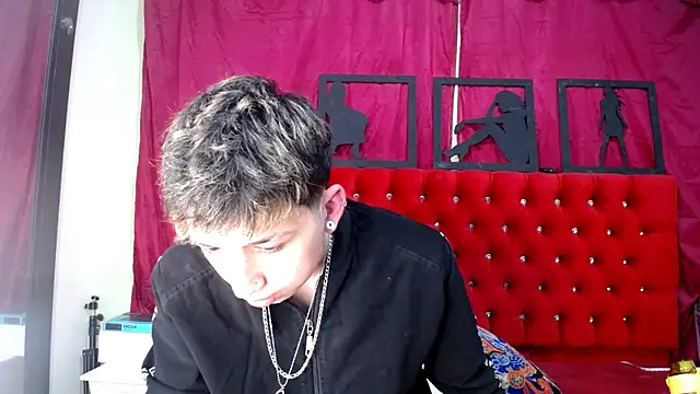 Snapshot of _Thomas_hot_ chatting on 03/18/25, 07:08  Thomas hot  online show from 03/18/25, 07:08