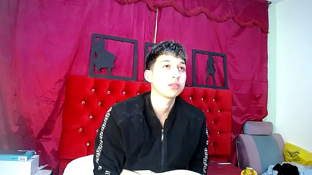 Snapshot of _Thomas_hot_ chatting on 03/18/25, 06:26  Thomas hot  online show from 03/18/25, 06:26