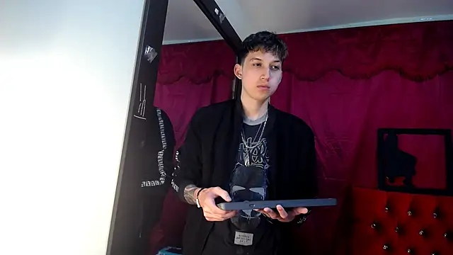 Snapshot of _Thomas_hot_ chatting on 03/19/25, 12:48  Thomas hot  online show from 03/19/25, 12:48