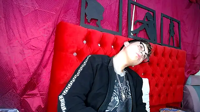 Snapshot of _Thomas_hot_ chatting on 03/19/25, 03:52  Thomas hot  online show from 03/19/25, 03:52