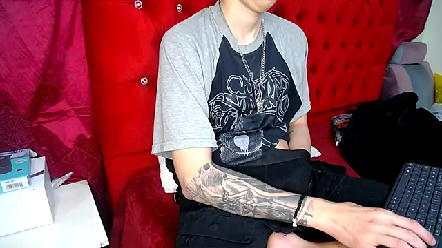 Snapshot of _Thomas_hot_ chatting on 03/19/25, 06:57  Thomas hot  online show from 03/19/25, 06:57