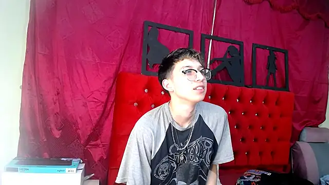 Snapshot of _Thomas_hot_ chatting on 03/19/25, 10:00  Thomas hot  online show from 03/19/25, 10:00