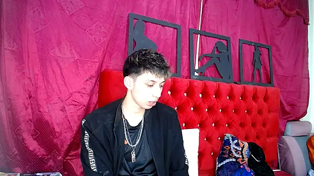 Snapshot of _Thomas_hot_ chatting on 03/21/25, 03:44  Thomas hot  online show from 03/21/25, 03:44