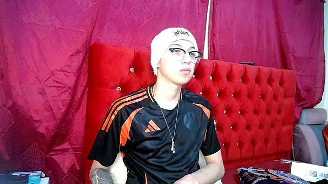 Snapshot of _Thomas_hot_ chatting on 03/22/25, 02:27  Thomas hot  online show from 03/22/25, 02:27