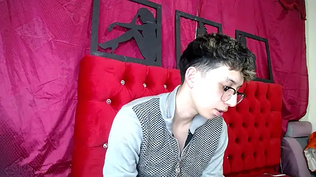 Snapshot of _Thomas_hot_ chatting on 03/23/25, 04:27  Thomas hot  online show from 03/23/25, 04:27