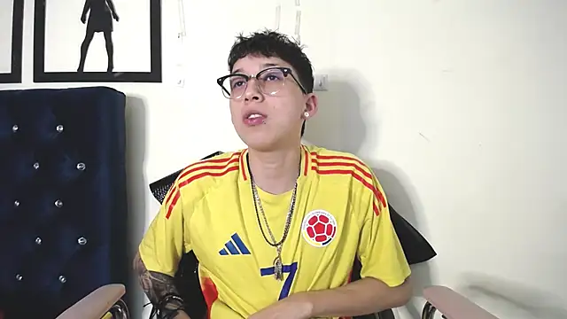 Snapshot of _Thomas_hot_ chatting on 09/10/25, 02:33  Thomas hot  online show from 09/10/25, 02:33