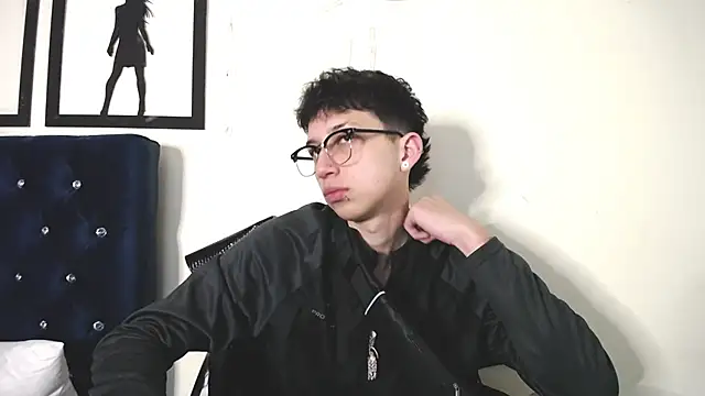 Snapshot of _Thomas_hot_ chatting on 09/12/25, 12:00  Thomas hot  online show from 09/12/25, 12:00