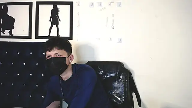 Snapshot of _Thomas_hot_ chatting on 10/04/25, 02:42  Thomas hot  online show from 10/04/25, 02:42