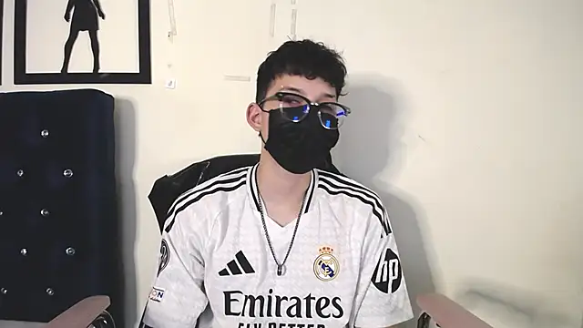 Snapshot of _Thomas_hot_ chatting on 10/08/25, 03:59  Thomas hot  online show from 10/08/25, 03:59