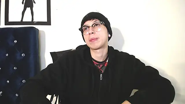 Snapshot of _Thomas_hot_ chatting on 10/22/25, 04:02  Thomas hot  online show from 10/22/25, 04:02