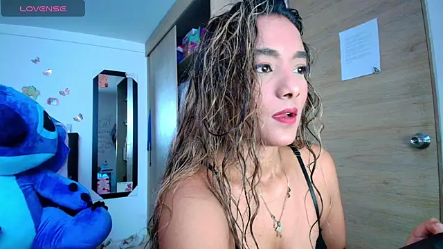 Snapshot of megan_collins96 chatting on 04/27/26, 09:57 megan collins96 online show from 04/27/26, 09:57