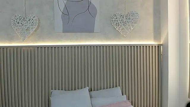 charlottebrowns  online show from 04/23/26, 12:15