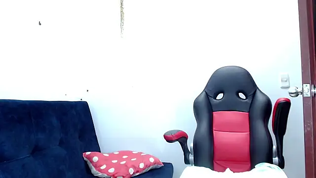 Snapshot of kaira_sweet_ chatting on 12/04/24, 10:02 kaira sweet online show from 12/04/24, 10:02