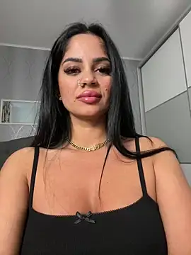 Snapshot of _adelle chatting on 05/15/26, 12:23 adelle online show from 05/15/26, 12:23