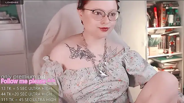 Snapshot of me__hanna chatting on 05/07/26, 01:33 me hanna online show from 05/07/26, 01:33