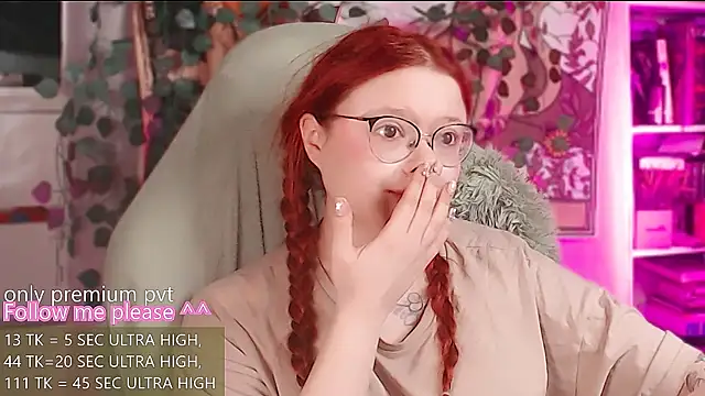 Snapshot of me__hanna chatting on 06/16/26, 03:31 me hanna online show from 06/16/26, 03:31