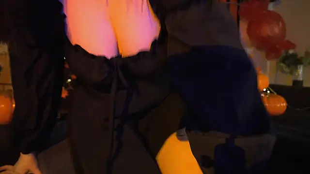 ELLIEJAY online show from 10/31/25, 05:30