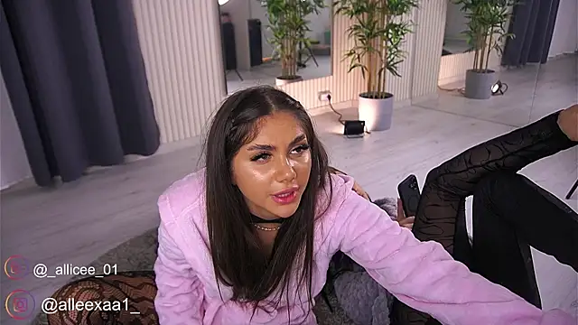 VanessaSimon online show from 03/21/25, 11:33