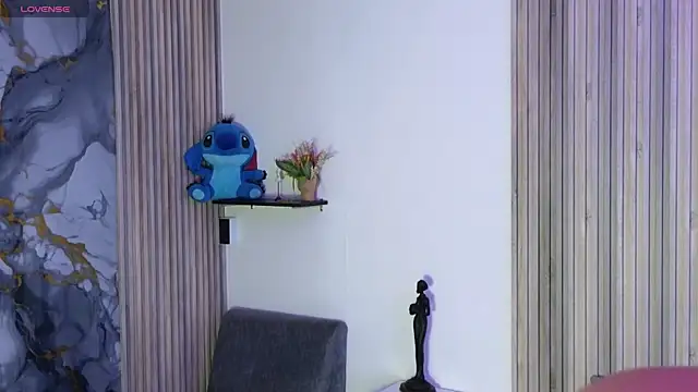 LissaWiild online show from 11/21/25, 07:34