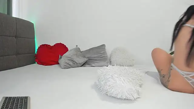 AlenaBay online show from 05/18/26, 09:26