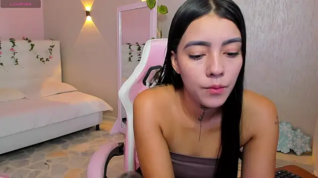 miagomezweb1 online show from 01/15/25, 01:41