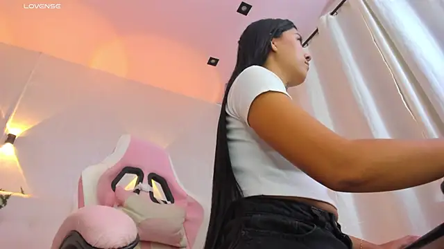 miagomezweb1 online show from 03/01/25, 12:23