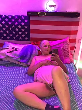 Snapshot of Grandma_Mature23 chatting on 03/20/25, 02:08 Grandma Mature23 online show from 03/20/25, 02:08