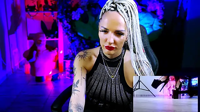 MonicaMaxwel online show from 11/13/25, 10:58