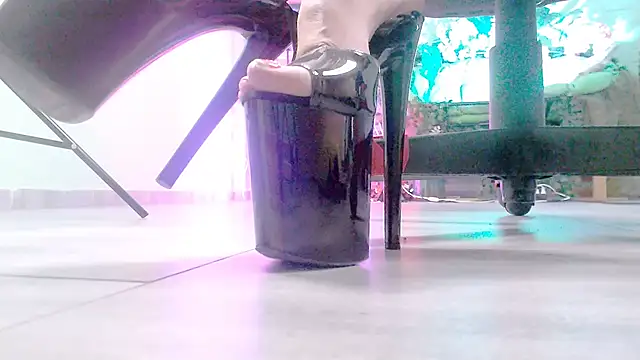 MonicaMaxwel online show from 12/19/25, 10:55