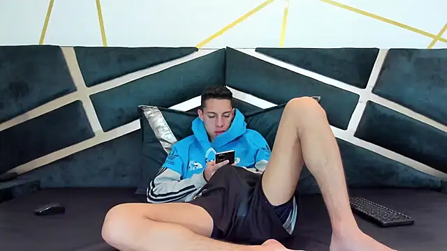 Snapshot of thiago19s chatting on 05/15/26, 12:23 thiago19s online show from 05/15/26, 12:23